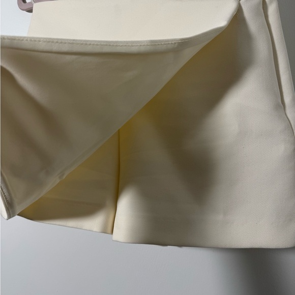 Zara skort in ivory/cream. Size S. Worn twice. But is perfectly fine. - Picture 3 of 5